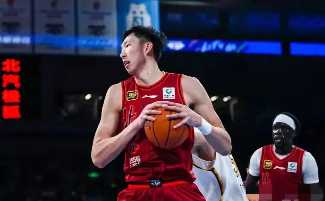 山西男篮在比赛中表现强势稳步前进